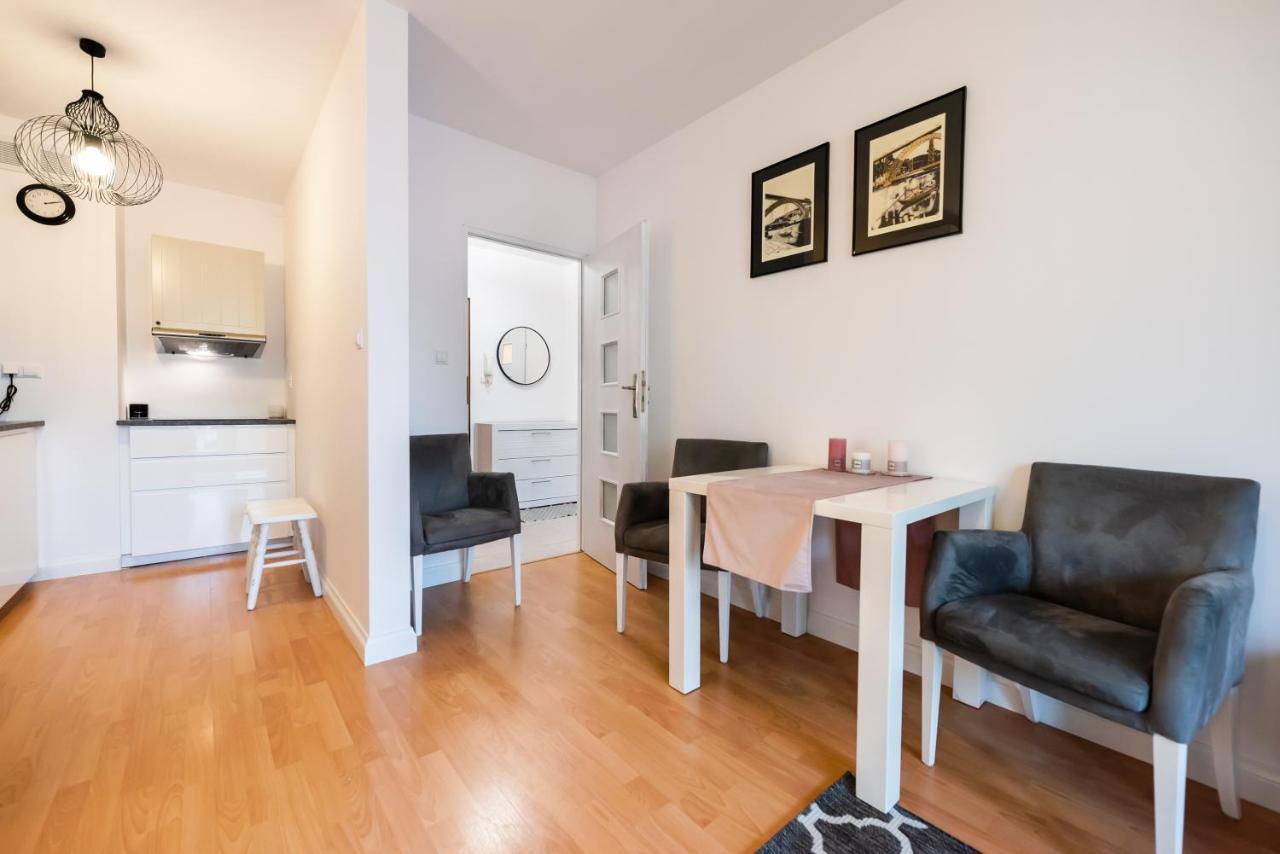 Metro Kondratowicza Velvet Apartment Warschau Exterior foto